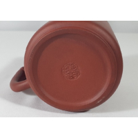 Mooi bewerkt Yixing trekpotje, gemerkt